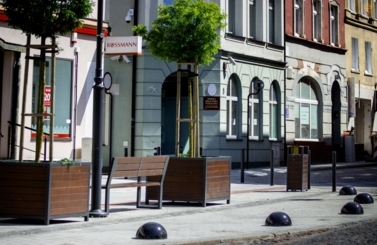 Kule zamiast słupk&oacute;w