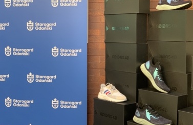 Nowe buty dla potrzebujących dzieci
