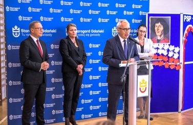 Podpisaniee umowy na budowę sali sportowej przy SP 8