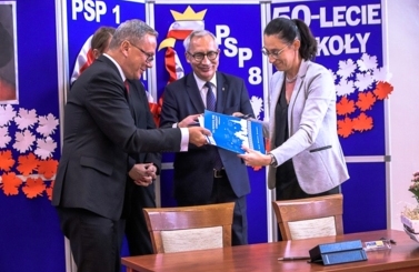 Podpisaniee umowy na budowę sali sportowej przy SP 8