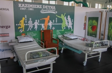 Noclegowania w hali sportowej 