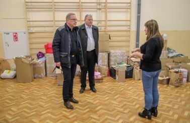 Noclegowania w hali sportowej 