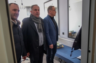 Noclegowania w hali sportowej 