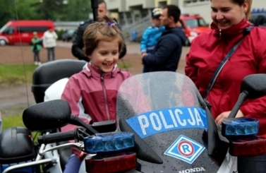 Dzień Dziecka ze strażą i policją