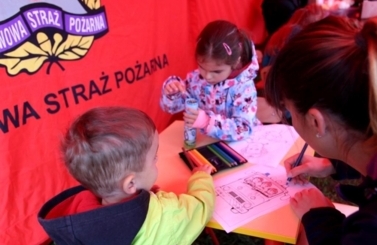 Dzień Dziecka ze strażą i policją