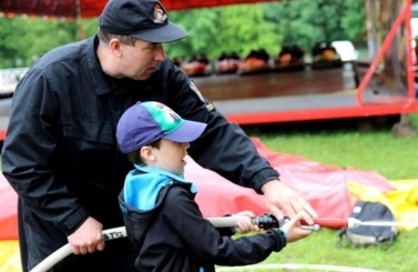 Dzień Dziecka ze strażą i policją