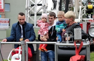 Dzień Dziecka ze strażą i policją