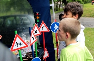 Dzień Dziecka ze strażą i policją