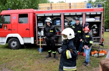 Dzień Dziecka ze strażą i policją