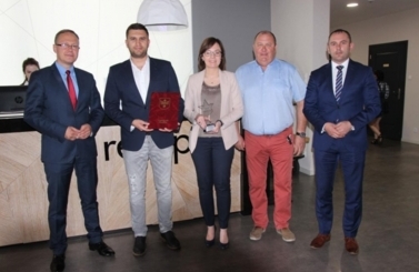 Cztery gwiazdki dla RENu