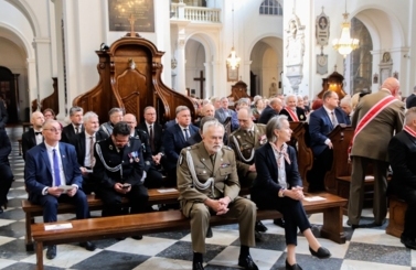 Odznaczenie Kr&oacute;lewskiem Orderem sw. Stanisława
