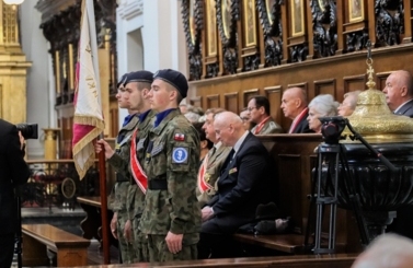Odznaczenie Kr&oacute;lewskiem Orderem sw. Stanisława