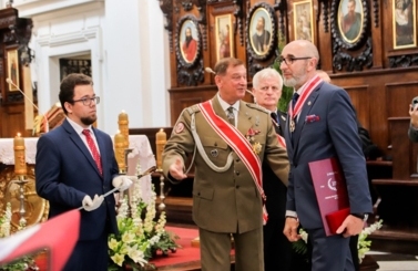 Odznaczenie Kr&oacute;lewskiem Orderem sw. Stanisława