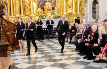 Odznaczenie Kr&oacute;lewskiem Orderem sw. Stanisława