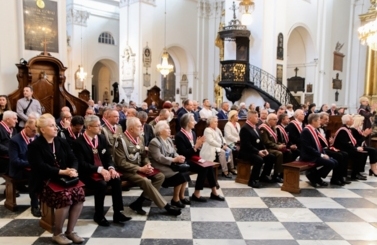Odznaczenie Kr&oacute;lewskiem Orderem sw. Stanisława