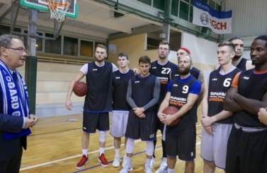Prezydent na treningu koszykarzy Polpharmy