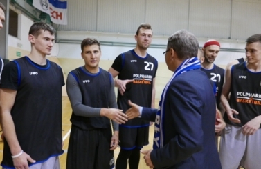 Prezydent na treningu koszykarzy Polpharmy