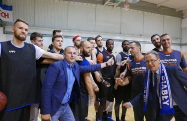 Prezydent na treningu koszykarzy Polpharmy