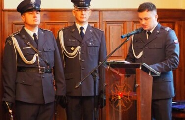 Awanse i wyr&oacute;żnienia funkcjonariuszy Aresztu  Śledczego
