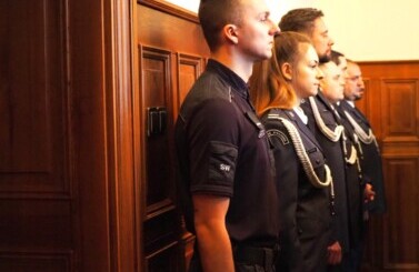 Awanse i wyr&oacute;żnienia funkcjonariuszy Aresztu  Śledczego