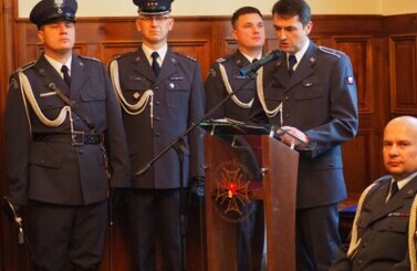 Awanse i wyr&oacute;żnienia funkcjonariuszy Aresztu  Śledczego