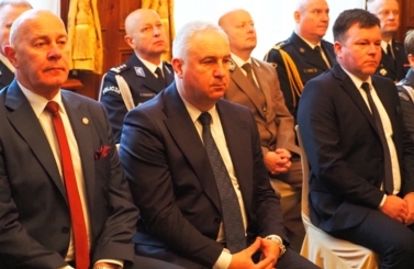 Awanse i wyr&oacute;żnienia funkcjonariuszy Aresztu  Śledczego