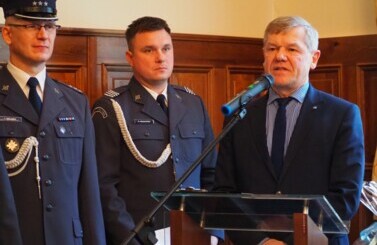 Awanse i wyr&oacute;żnienia funkcjonariuszy Aresztu  Śledczego