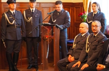 Awanse i wyr&oacute;żnienia funkcjonariuszy Aresztu  Śledczego