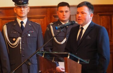 Awanse i wyr&oacute;żnienia funkcjonariuszy Aresztu  Śledczego