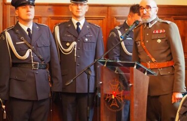 Awanse i wyr&oacute;żnienia funkcjonariuszy Aresztu  Śledczego