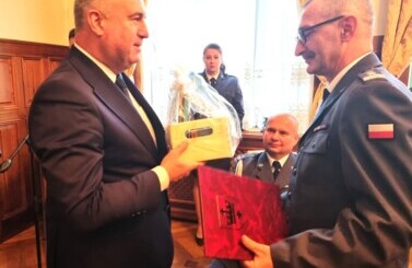 Awanse i wyr&oacute;żnienia funkcjonariuszy Aresztu  Śledczego