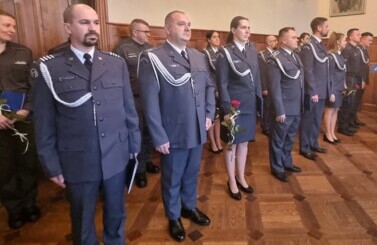 Awanse i wyr&oacute;żnienia funkcjonariuszy Aresztu  Śledczego