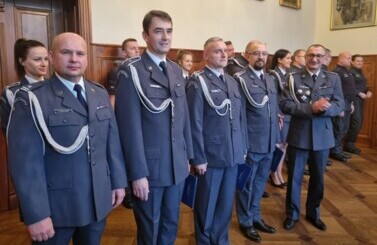 Awanse i wyr&oacute;żnienia funkcjonariuszy Aresztu  Śledczego