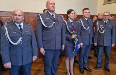Awanse i wyr&oacute;żnienia funkcjonariuszy Aresztu  Śledczego