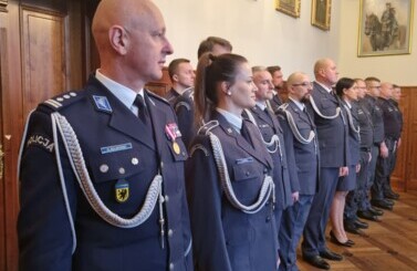Awanse i wyr&oacute;żnienia funkcjonariuszy Aresztu  Śledczego