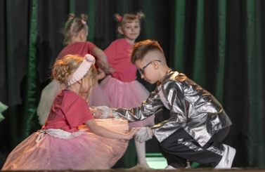 XII przegląd tańc&oacute;w dziecięcych 