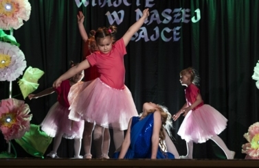 XII przegląd tańc&oacute;w dziecięcych 