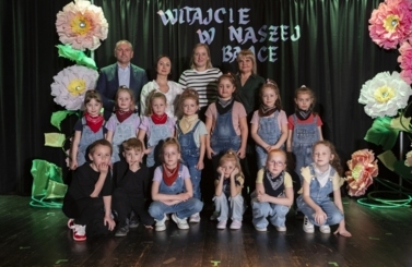 XII przegląd tańc&oacute;w dziecięcych 