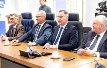 Podpisanie umowy na dofinansowanie z Europejskiego Funduszu Rozwoju Regionalnego zakupu pięciu ayutobus&oacute;w elektrycznych 7