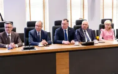 Podpisanie umowy na dofinansowanie z Europejskiego Funduszu Rozwoju Regionalnego zakupu pięciu ayutobus&oacute;w elektrycznych 9