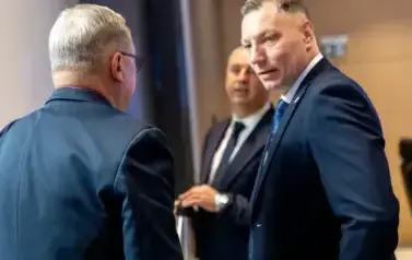 Podpisanie umowy na dofinansowanie z Europejskiego Funduszu Rozwoju Regionalnego zakupu pięciu ayutobus&oacute;w elektrycznych 14