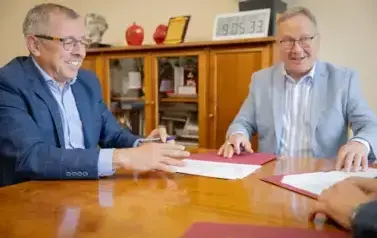 Podpisanie porozumienia w sprawie budowy boiska z syntetyczną nawierznią na Przylesiu 2