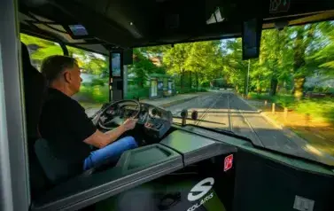 Podpisanie umowu na zakup i dostwę 5 autobus&oacute;w elektrycznych firmy SOLARIS 2