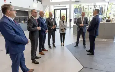 Podpisanie umowu na zakup i dostwę 5 autobus&oacute;w elektrycznych firmy SOLARIS 11