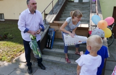 Modraczek ma nowe hulajnogi