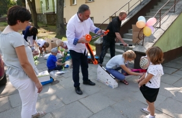 Modraczek ma nowe hulajnogi
