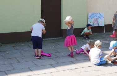 Modraczek ma nowe hulajnogi