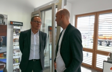Prezydent sprzedawał okna