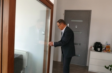 Prezydent sprzedawał okna
