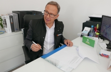 Prezydent sprzedawał okna